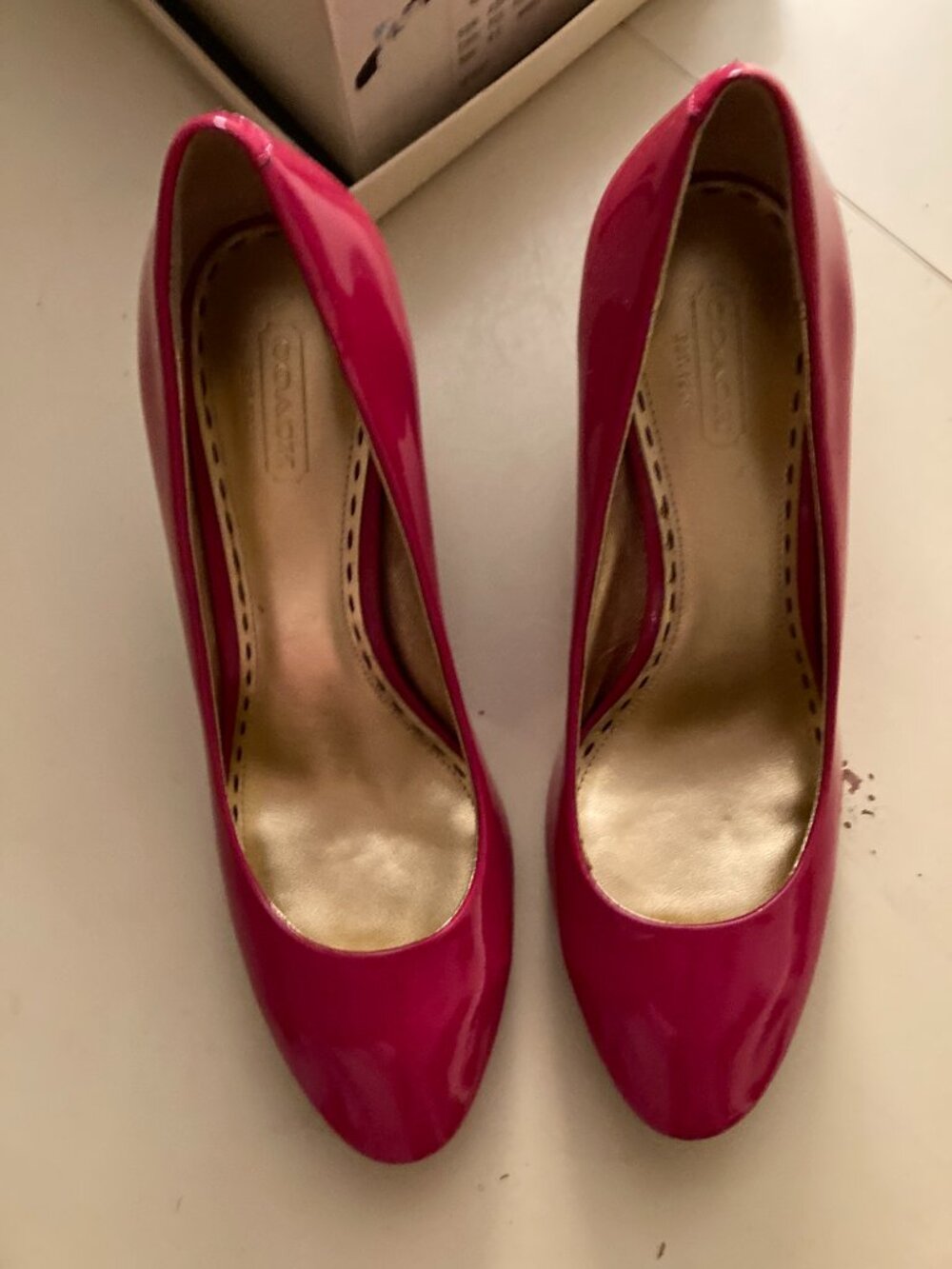 Coach Fuchsia Patent Leather Pumps - size 8 - Picture 5 of 8
